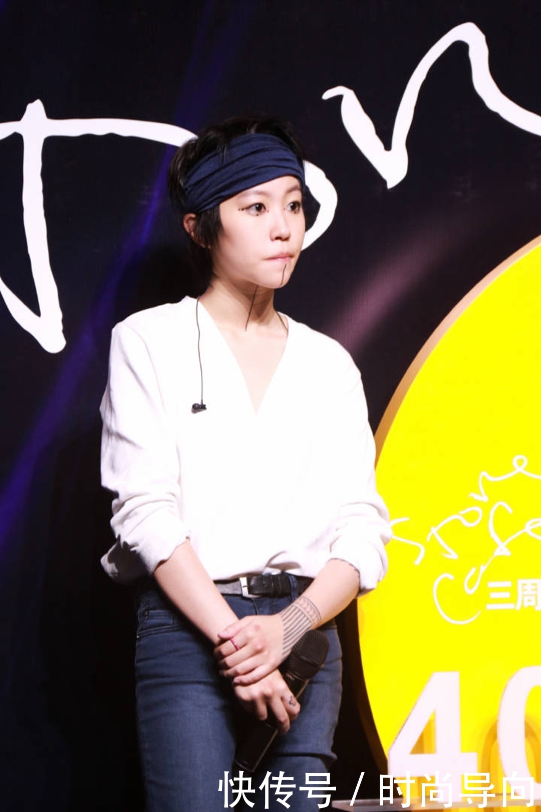 窦靖童现身机场打扮怪异，这是效仿王菲的风格学跑偏了吗