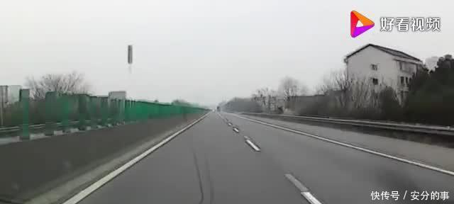 高速上120码被超车，你还敢走快速车道码？老司机告诉你正确答案