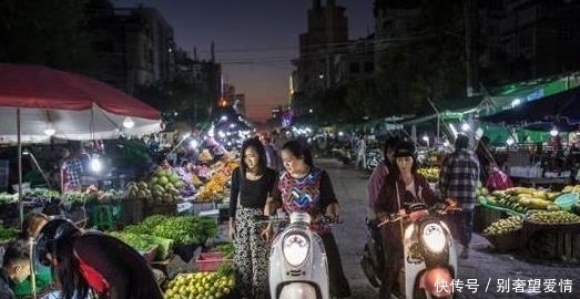 缅甸真实的夜市现状 富人与游客都在挥霍，穷人们却在出卖劳力