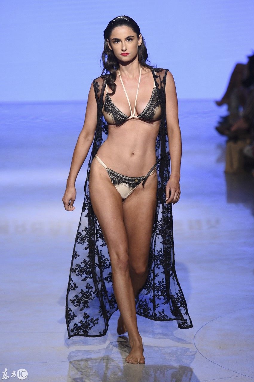 这个夏天，世界级模特教你怎么穿