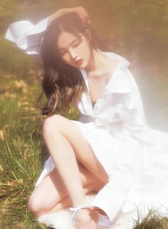 『白裙子』今年最美最流行的裙子,显白又高级,回头率200%!!