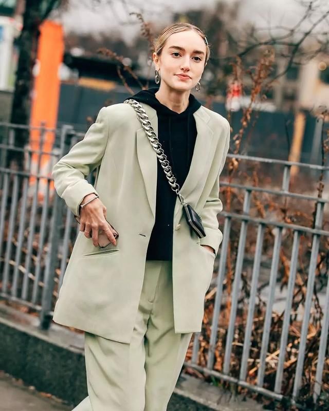 『女生』这4个单品每个女生都有,但80不知道可以这么搭