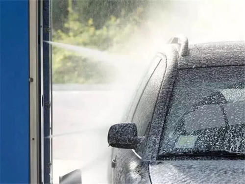  [取消]洒水车成道路“毒瘤”？电动车主：快取消，我不想变成“