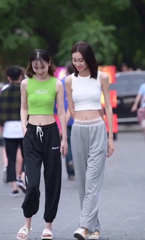 流行|潮流精必须要有,这种露脐装还能流行二十年