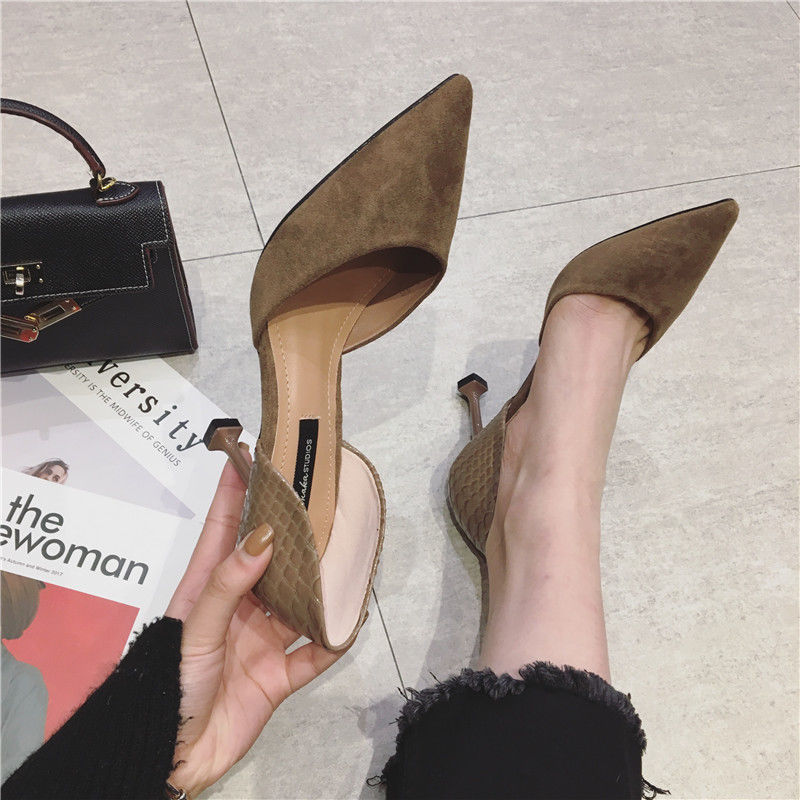 越是漂亮女人越爱穿细高跟鞋，如此大步流星的走，厉害了