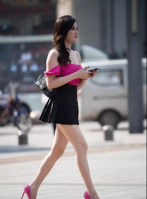  大胆|街拍美女：小姐姐大胆穿搭，好看又时尚，妥妥的女神风格