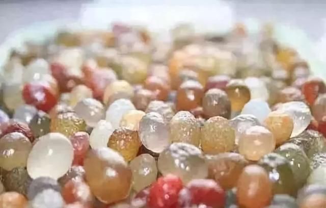 新疆人捡石头的最美季节又到了，教你在16个不同的地方捡石头！有