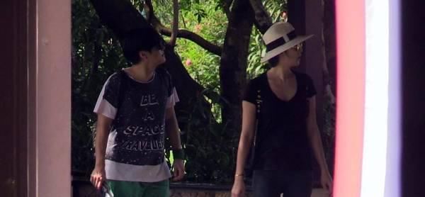  【避讳】39岁宋佳罕见与男友一起现身，喝到烂醉与男友公开搂抱毫不避讳