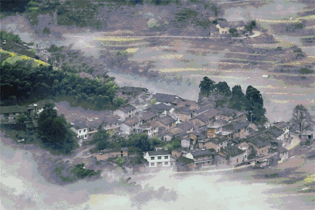 看山看云看梯田,人间仙境南尖岩