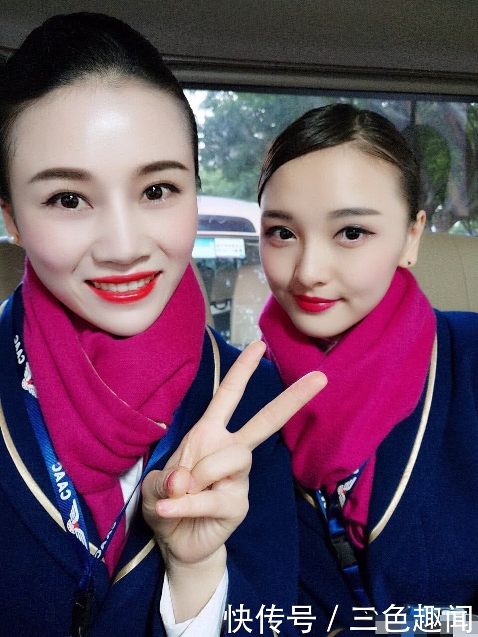 空姐为何穿裙子一定要配“袜子”，其中的真相，让人心疼