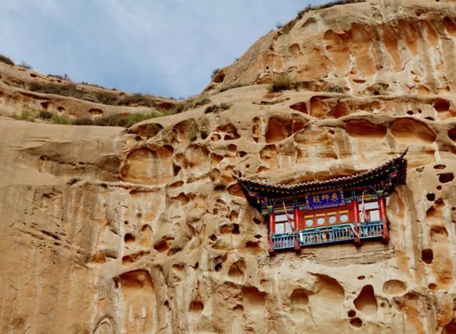 甘肃“神秘”寺庙，修建在悬崖峭壁之上，比悬空寺还要惊险