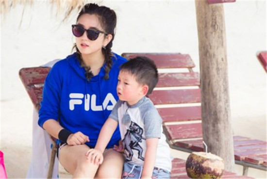 何洁怒斥自媒体 你的良心被狗吃了吗?