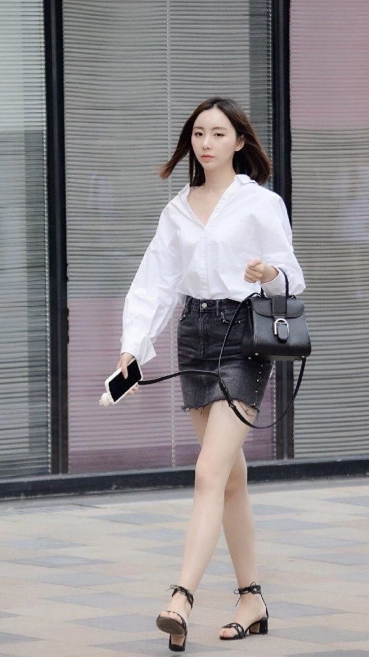 性感街拍丨满屏都是优雅大长腿，点进来你可能会晕腿!