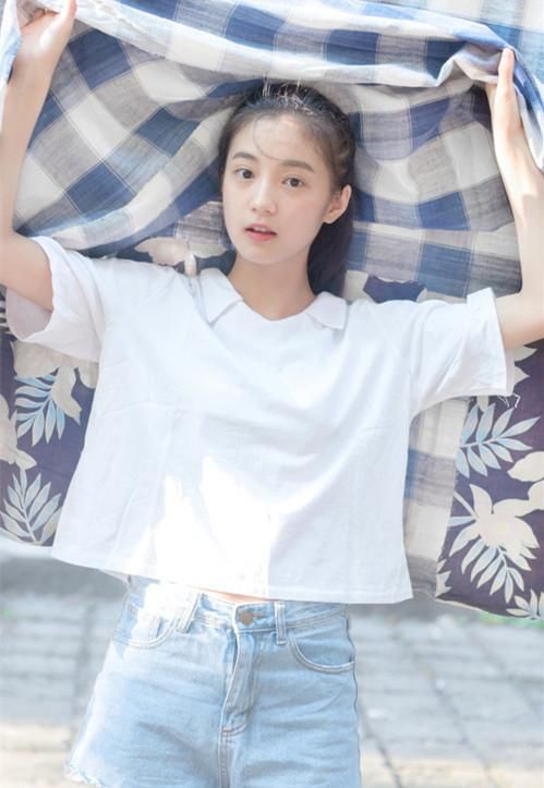 96年小花搭档杨幂出演《扶摇》，除了颜值高衣品更是少女风典范