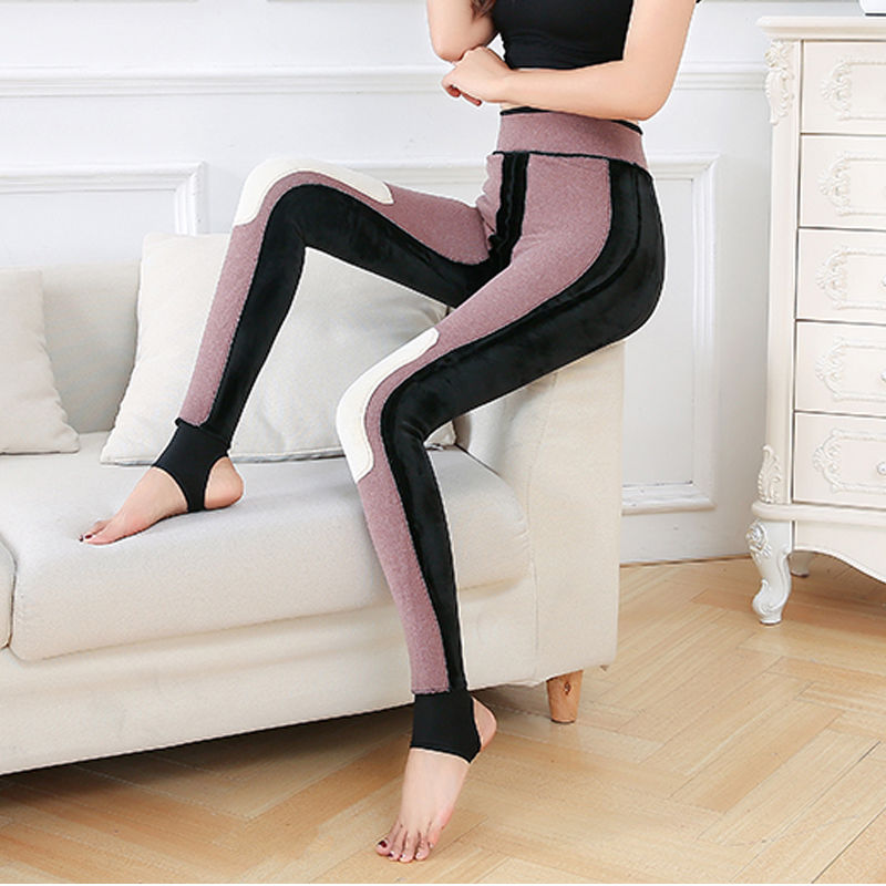 今秋流行穿打底裤，难怪老婆不穿牛仔裤，遮肉显瘦还很时髦