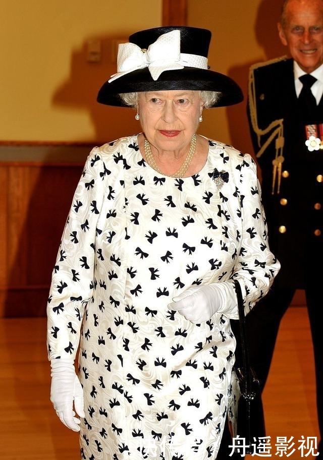 「英国女王」93岁英国女王和80岁丹麦女王，皇室穿搭的时尚对决，谁才是翘楚？
