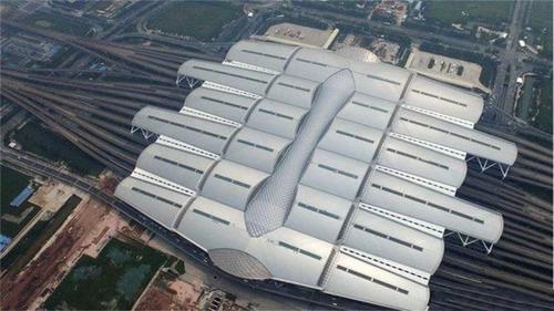 中国建世界最大火车站，力压美国，相当于30个天安门广场