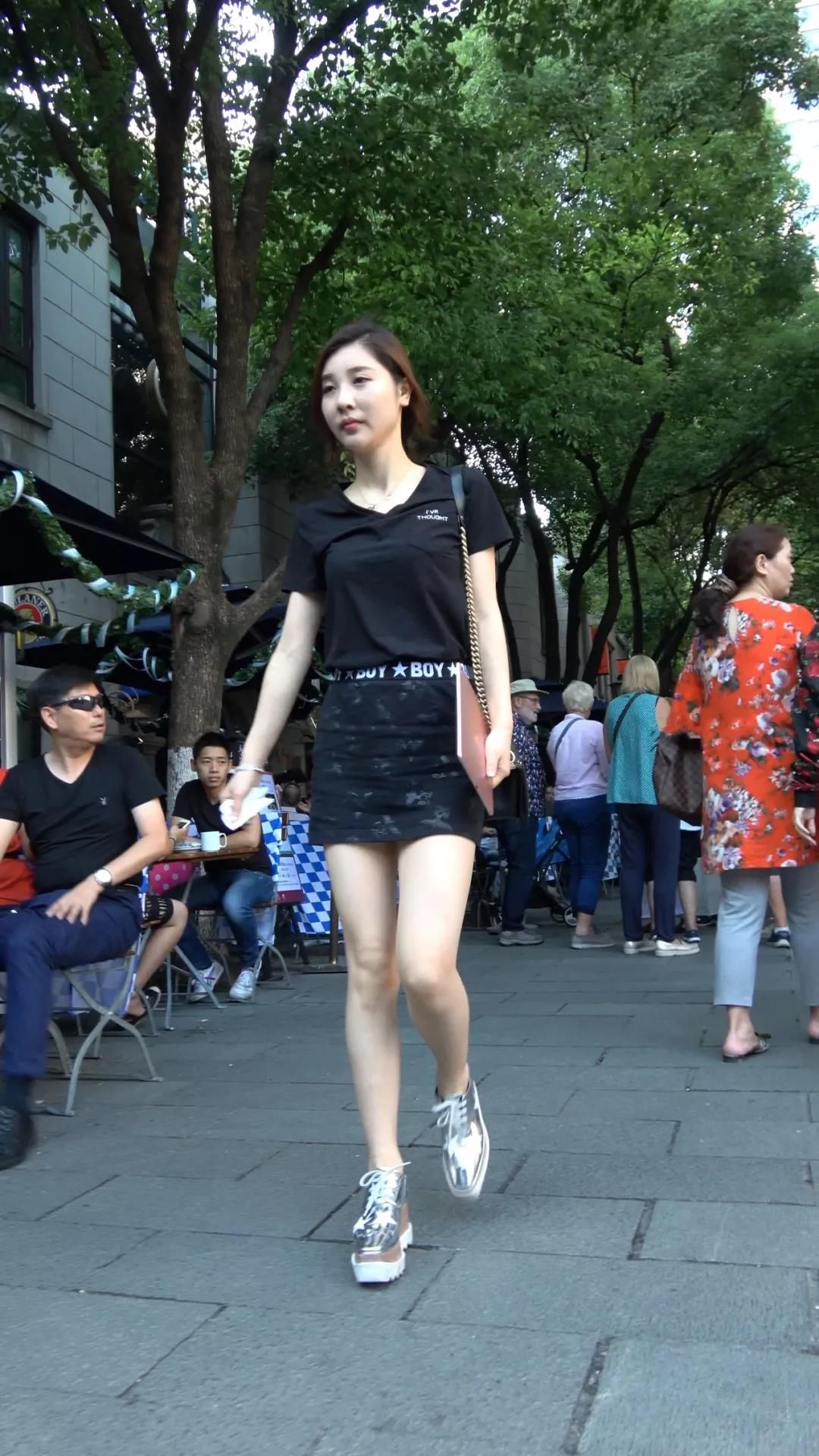 街拍路人,夏季潮流穿搭指南,让你清新又美丽