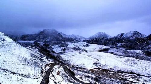 这座山被称为康巴第一关，是川藏线上的第一座具有挑战性的高山！
