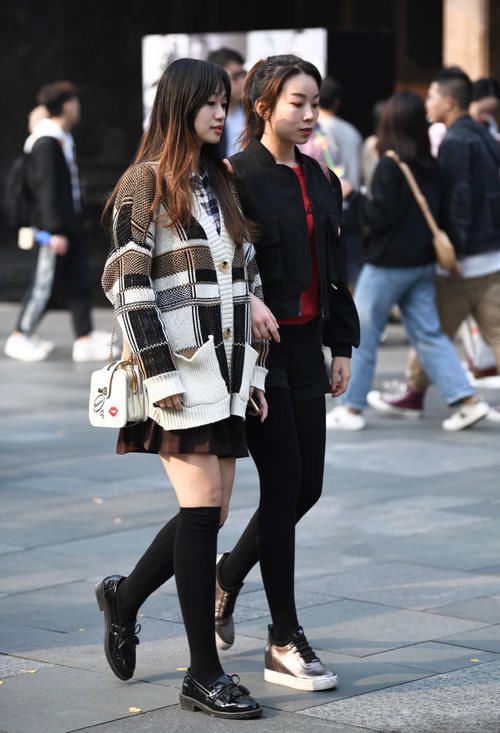  『时髦』春季外套不要瞎穿！今年流行这种开衫外套，时髦高级谁穿谁美