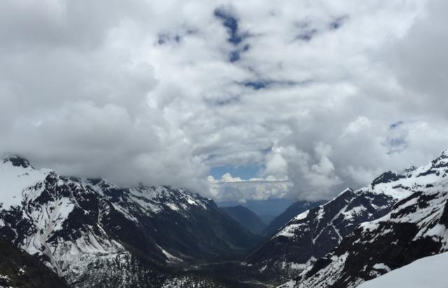 西藏小村庄,游客出入受限,晚上八点后严禁出入