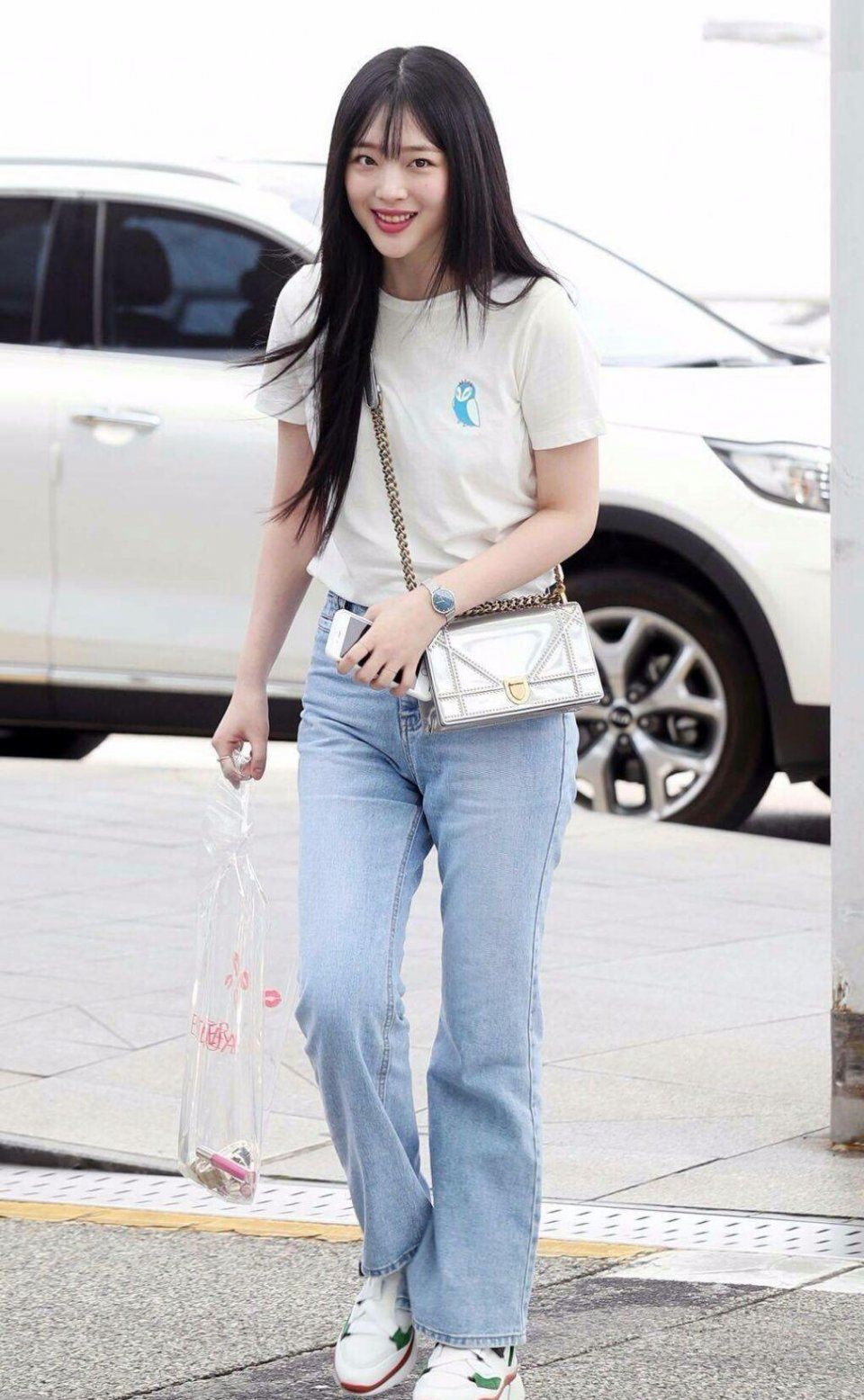 崔雪莉和柳岩走的都是性感风，但是崔雪莉却给人很舒服的感觉!