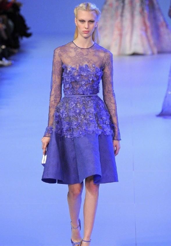  婚纱@现在谁还穿大红色婚纱？土死了，“宝石蓝”才是女生最爱，美炸