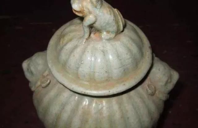  挑衅■1500年前古墓，出土瓷盘写着一句话，这是“挑衅”专家智商？