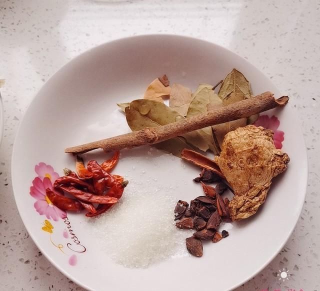  『粉皮』老鸭烧粉皮，好吃入味，鲜美不腥