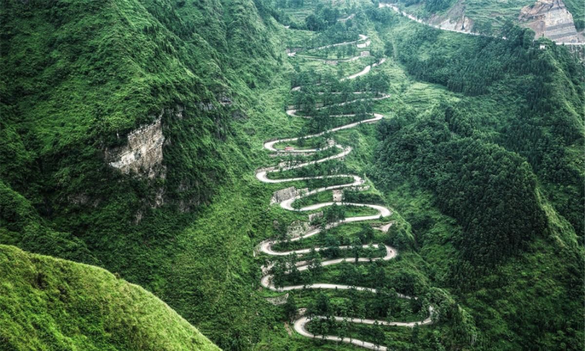 #公里#中国“最牛”公路:短短7公里就有68道弯,老司机看到都想绕道走