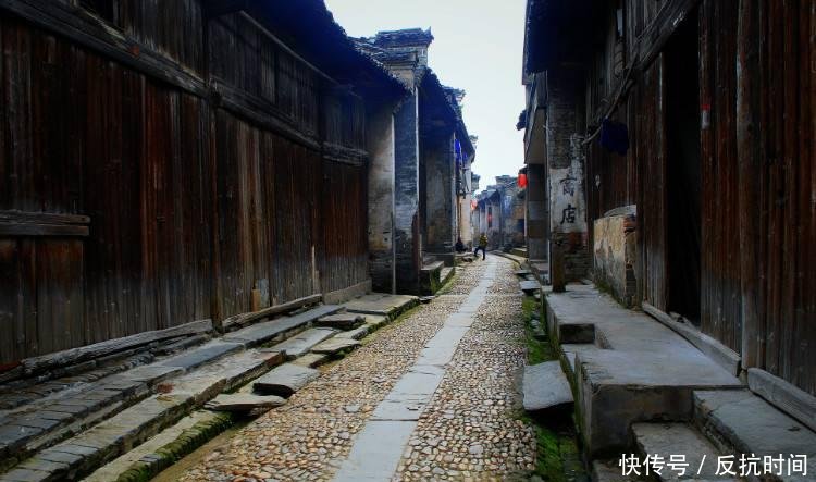 中国又诞生一座“空城”，当地人很多选择离开家乡，导致大量房子