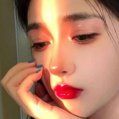 油脂|女孩子“鼻子出油”很厉害怎么办?教你三个护肤法,让鼻子更清透干净