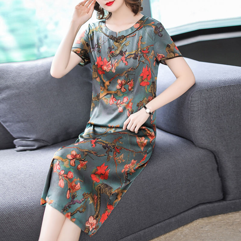 这裙子不简单，很精致!“假两件”改良旗袍，60后穿迷倒一条街