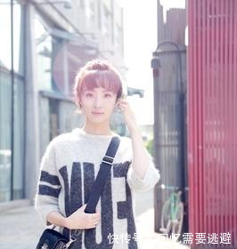 胡冰卿时尚气质甜美, 典雅大方, 自然灵动清新动人