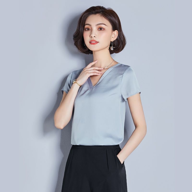 聪明的女人都不穿裙子了，新款修身小衫，真是太美了