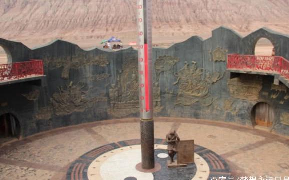 中国最“没面子”的雕像，关键位置被摸的锃亮，管不住自己手？