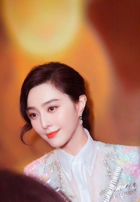 杨幂的“扶摇妆”比白浅好看一万倍，怪不得阮经天对她摸脸杀！