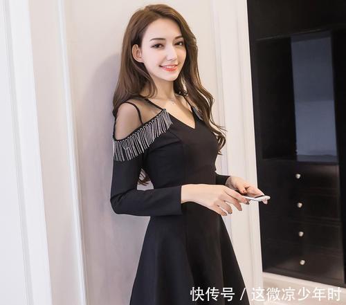  [减龄]今年春节流行的郝本风小黑裙太美了，70后女人穿尤其减龄！