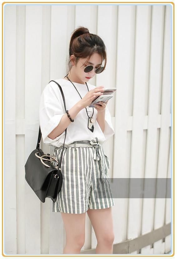 本以为佟丽娅的条纹短裤够显嫩的了，可看到谭松韵，我沉默了！