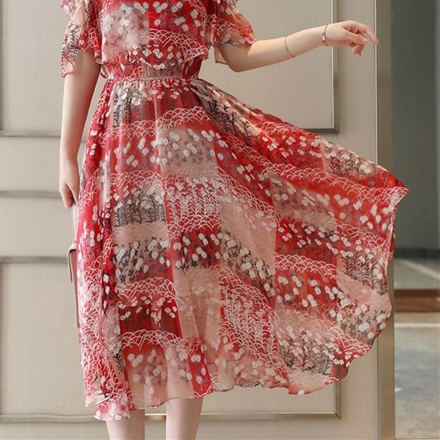 海滩比基尼早过时了，如今流行新款“海滩裙”，媳妇穿了美了十倍