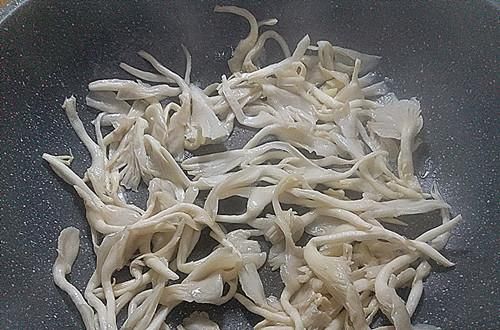  【猪肉】蛋白质含量是鸡蛋的2倍多，猪肉的4倍，护肝，提高抵抗力，少生病