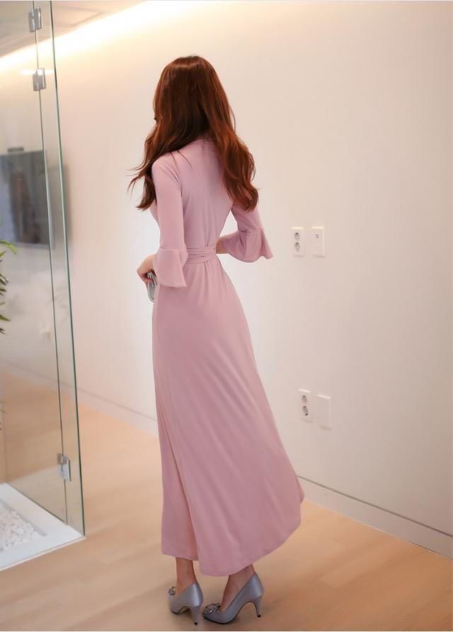 街拍，连衣裙穿的如此淑女有韵味，要数这位女神，让人目不转睛