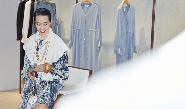 Feng@造型师Tera-Feng在线搭配,助力ICICLE云上秀
