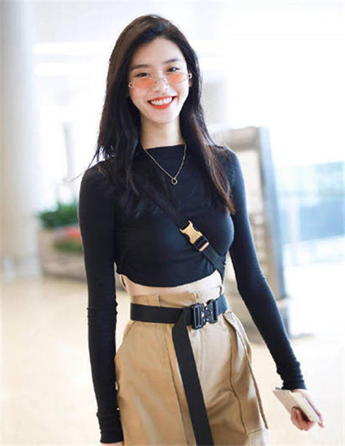 奚梦瑶一身穿搭45万，网友：穿出了45块的感觉