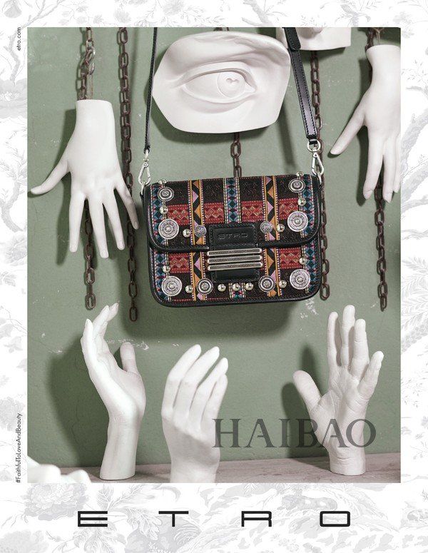 艾绰  2018秋冬系列广告大片，由中国超模奚梦瑶、纪凌尘领衔演绎