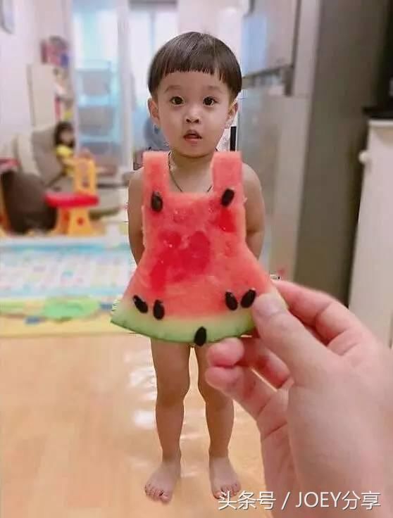不穿衣服“穿”西瓜!“西瓜裙”风靡媒体，这下可凉快了