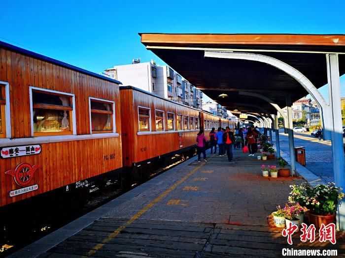  『列车』云南米轨旅游观光列车恢复运行 已发送旅客4700人
