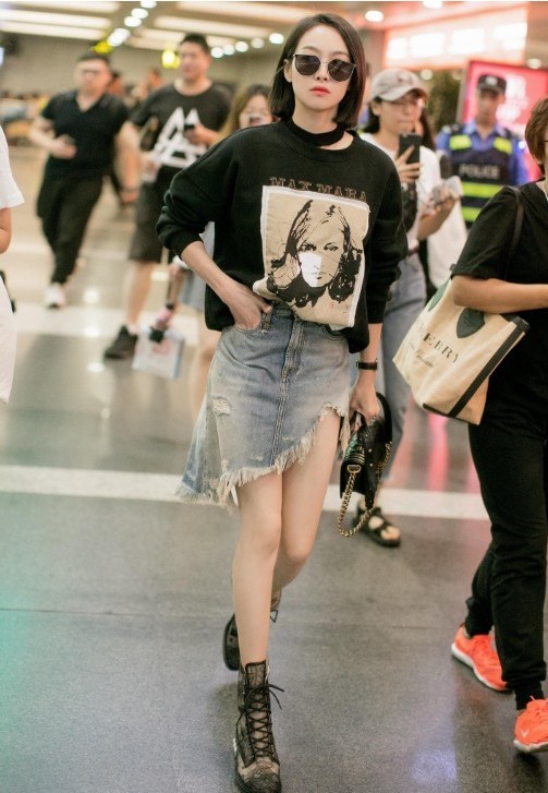 宋茜真厉害，仅在裙子上剪了两个小口子，瞬间美得让人害羞！