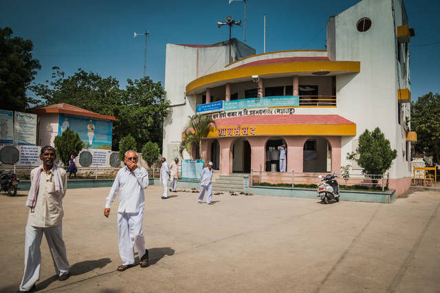  【老外】老外拍下中印两国最有钱的村庄，对比后感叹差距太大
