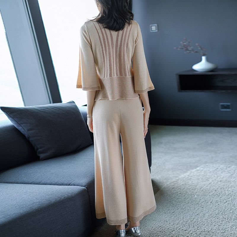 哇!这样套装才女人，穿上遮肉减龄气质美，难怪妈妈款款都想买了